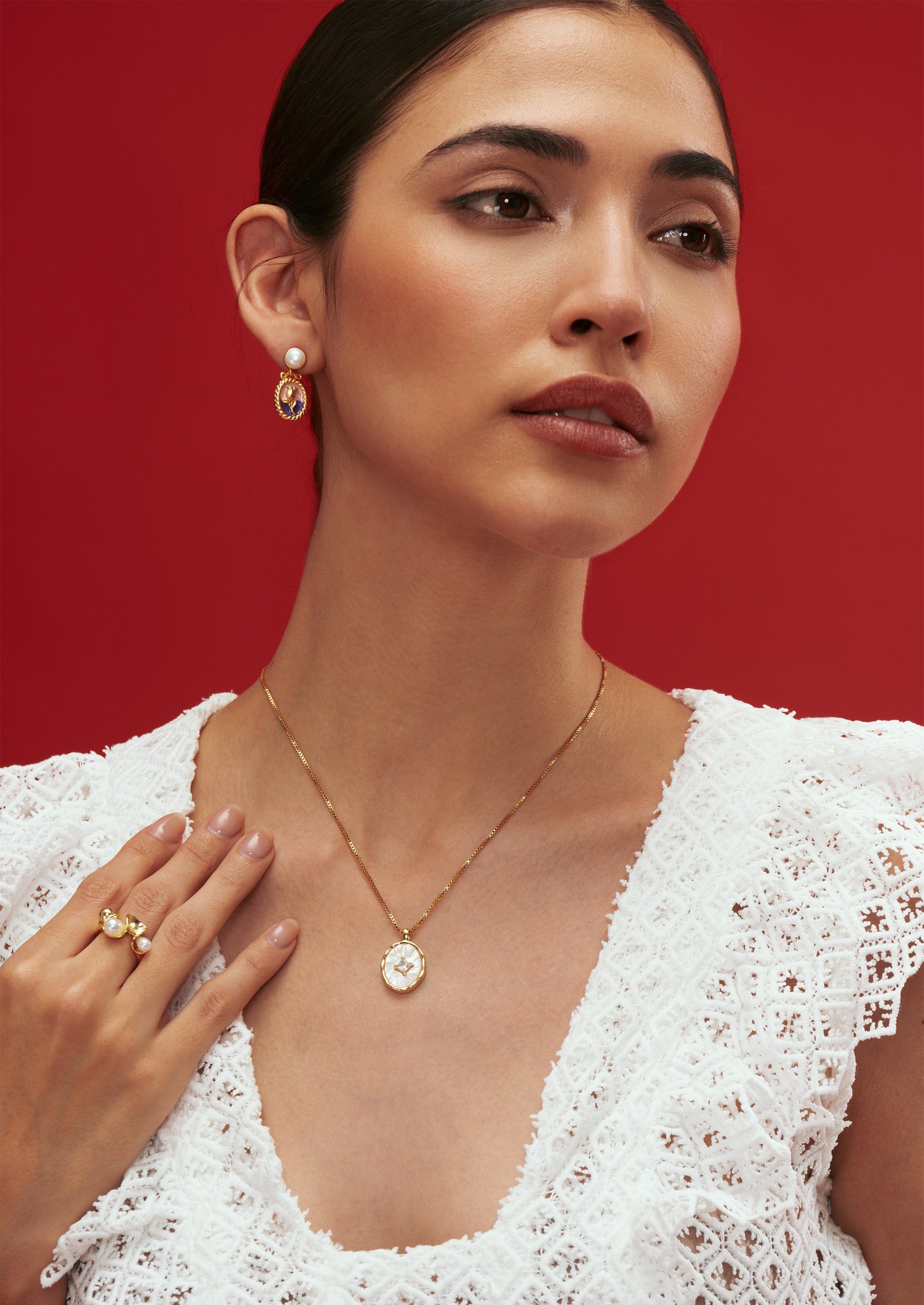 Shell Pendant Necklace