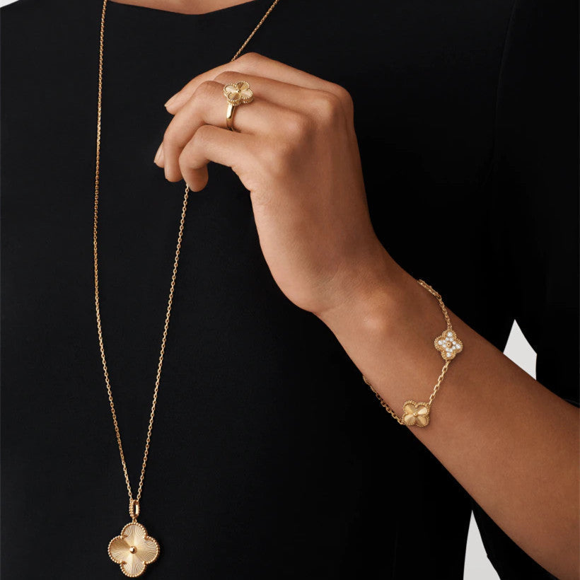 Clover Motif Ring, Sterling Silver, 18K Gold Plated - Symbol of Luck & Elegance