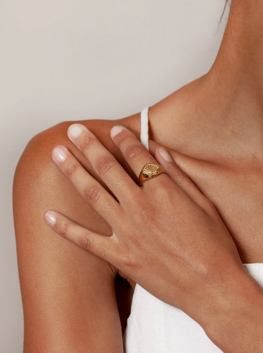 Shell Ring in Gold
