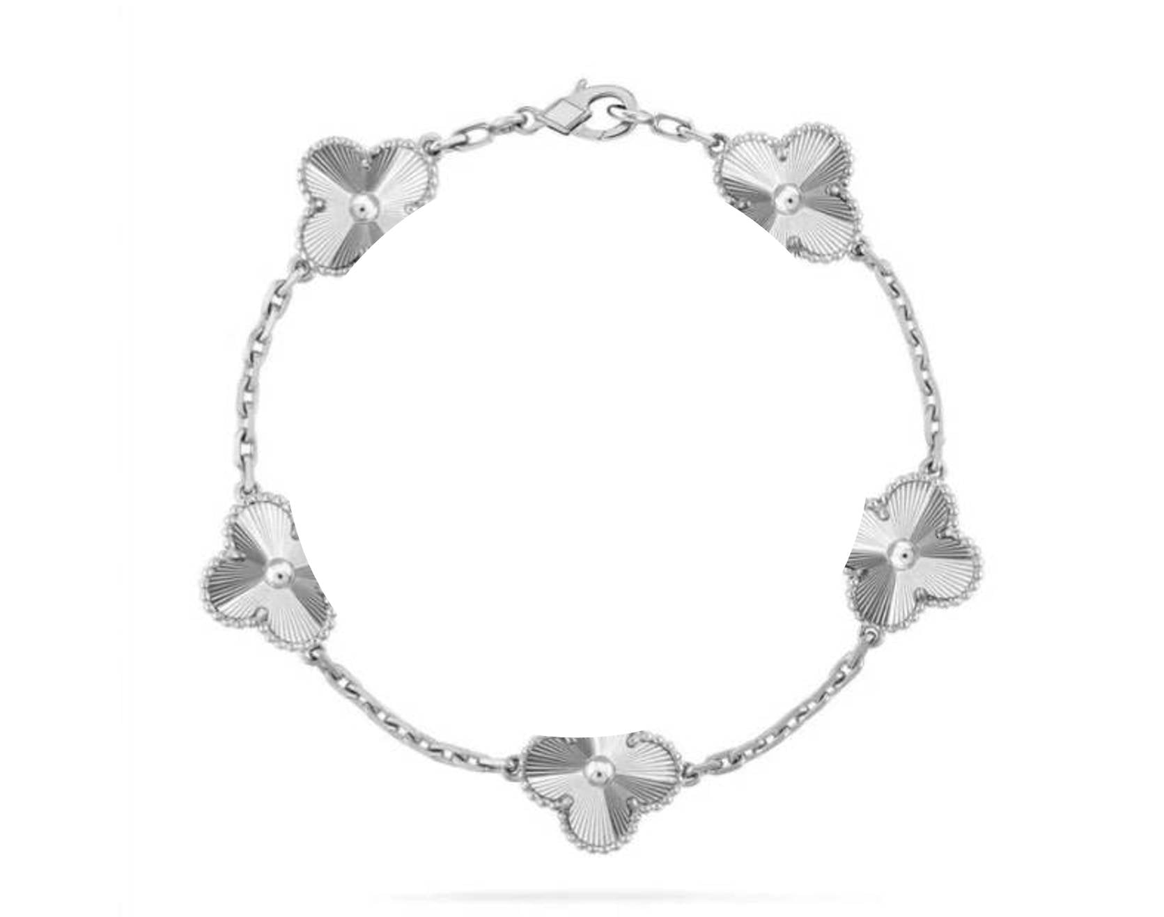 Clover Motif Bracelet, 18K Gold Plated - Symbol of Luck & Elegance